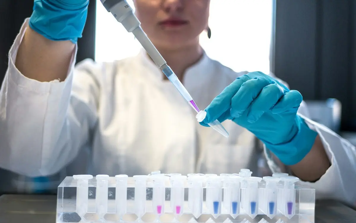 Pruebas de laboratorio con muestras biológicas